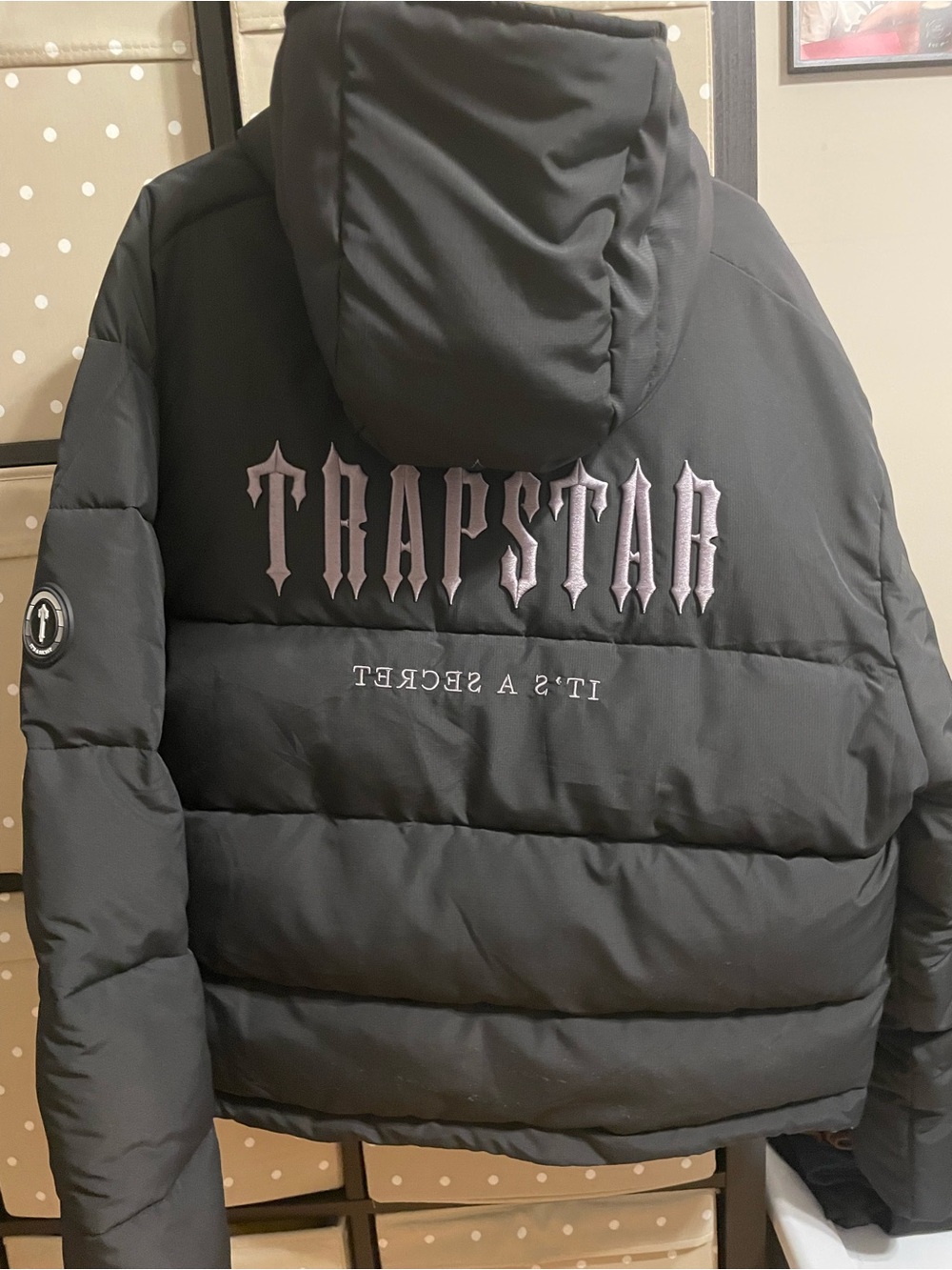 Trapstar Men's Black Hooded Puffer Jacket with Embroidered Logo
